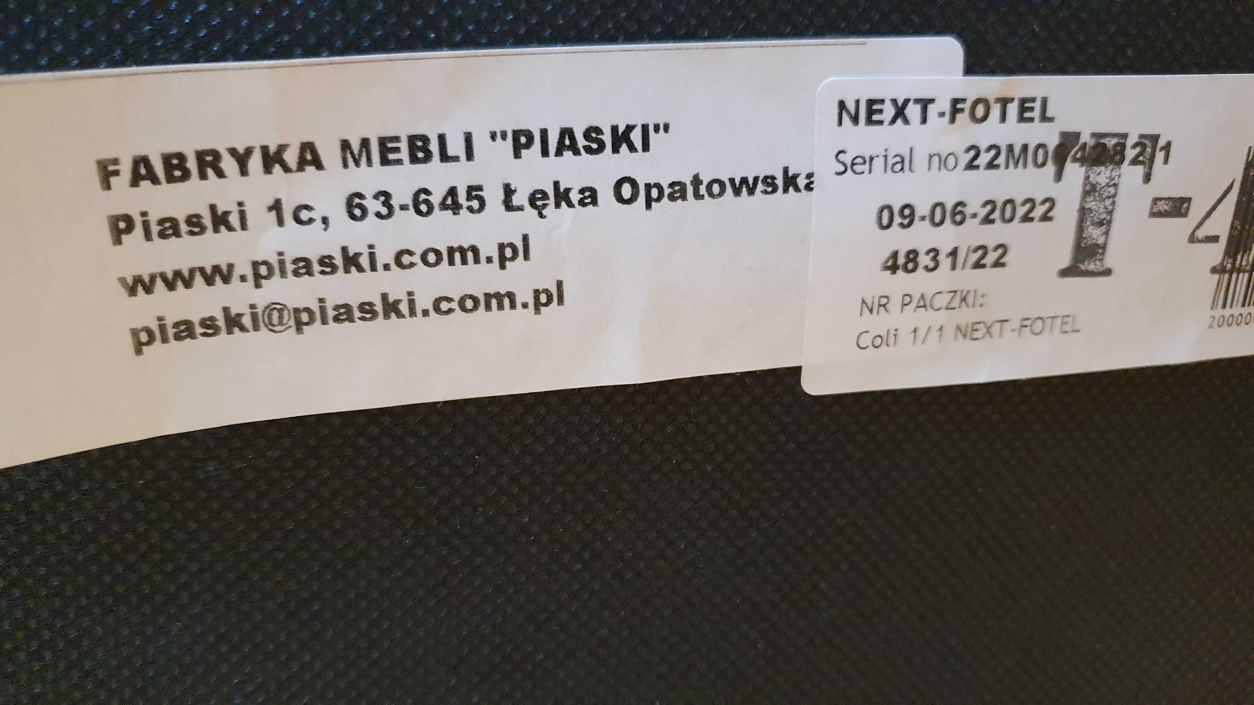 Fotel uszak Next + podnóżek Agata Meble
