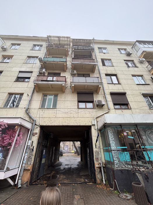 Трикімнатна сталінка в центрі