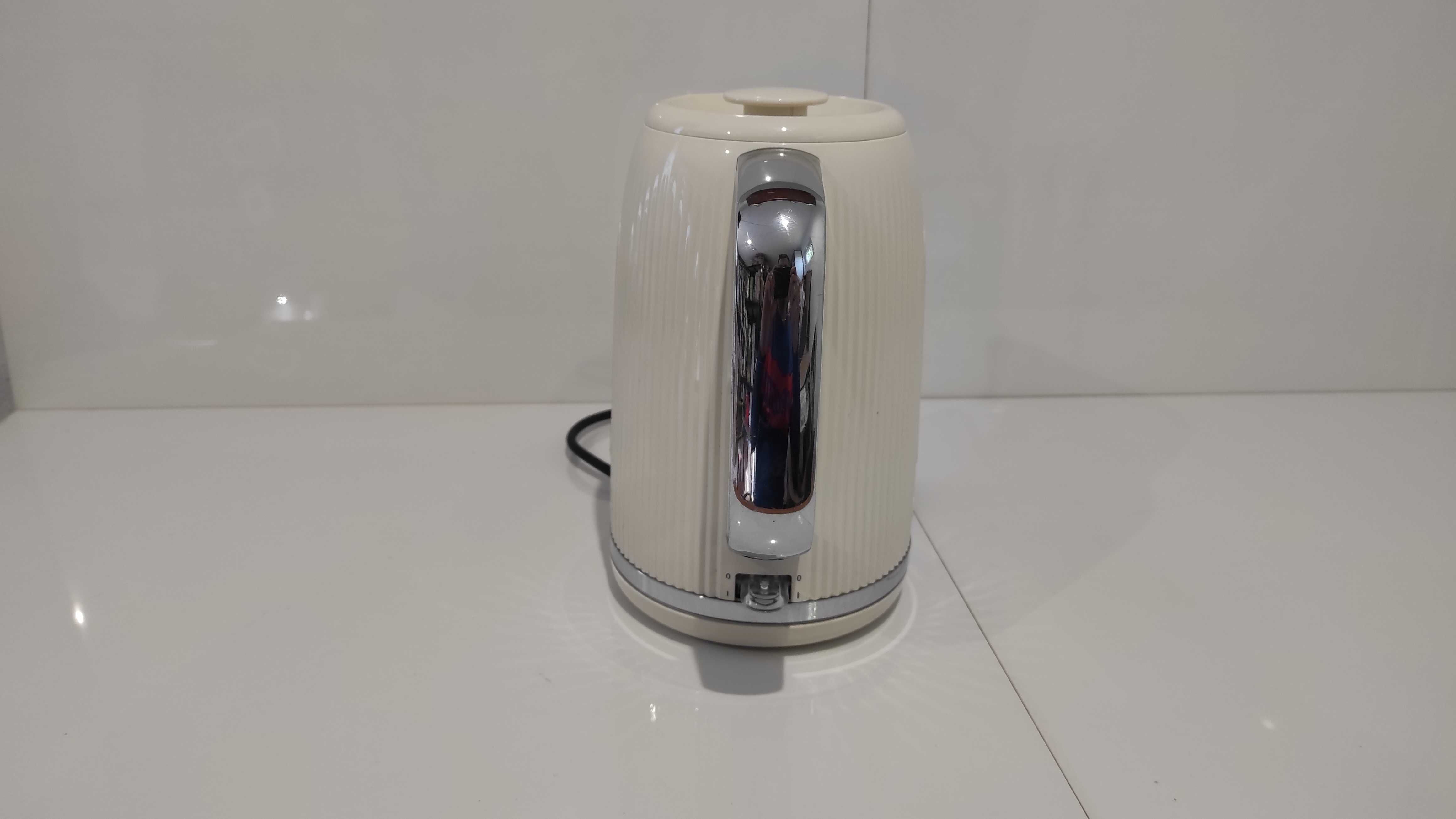 Czajnik Breville Bold Vanilla Cream [VKT223] 3000W