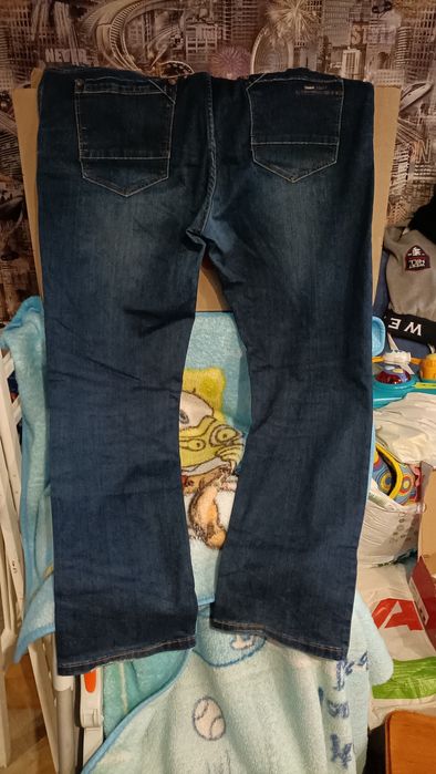 Продам мужские стрейчевые   джинсовые брюки .