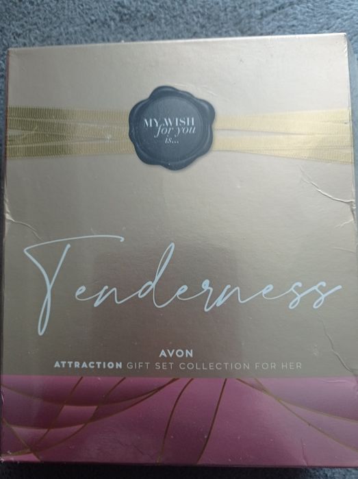 Attraction zestaw avon