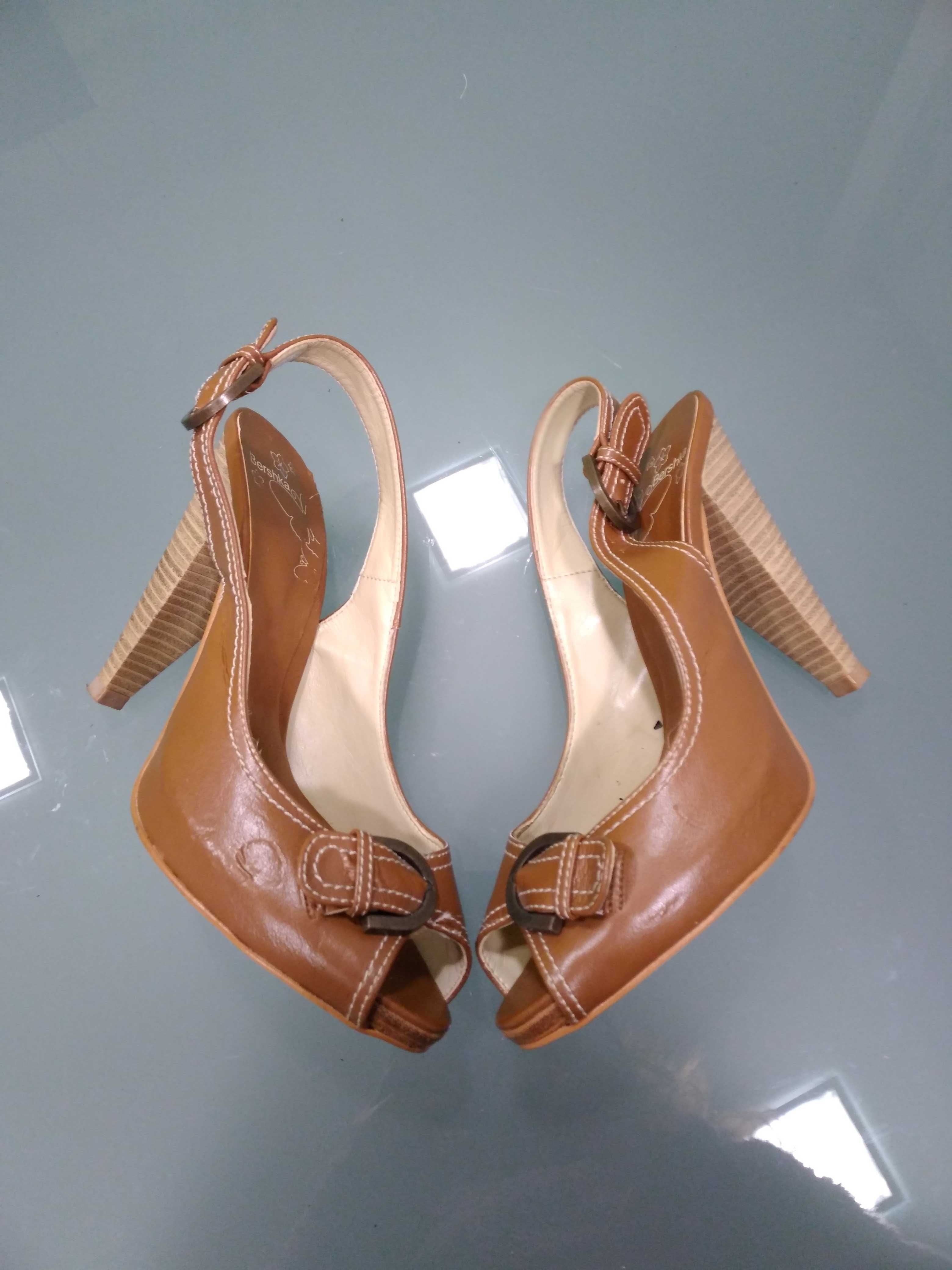 Sapatos / Sandálias Bershka castanho / camel 37