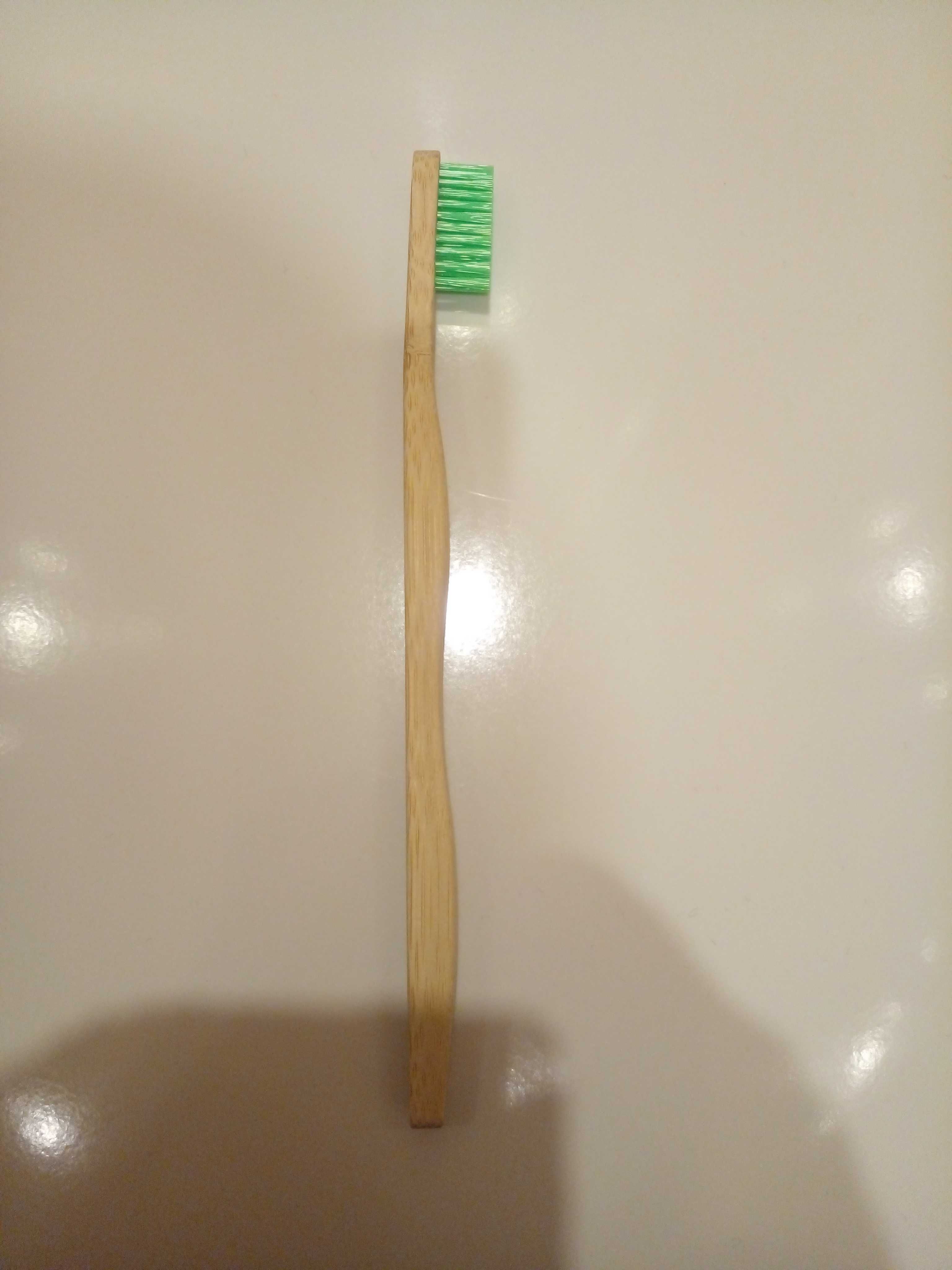 Деревянная зубная щётка