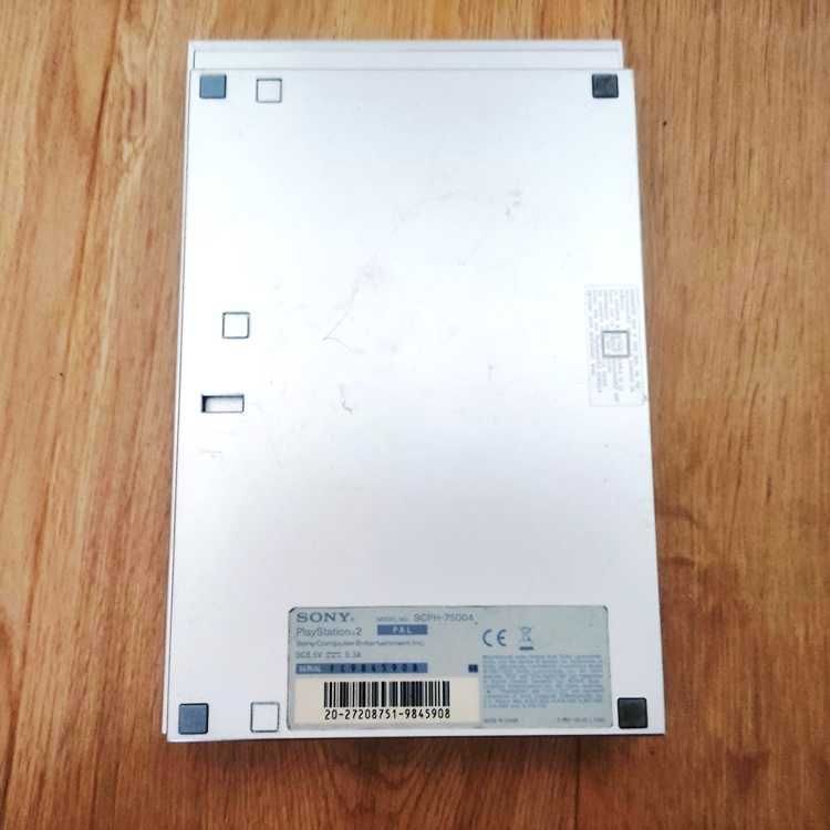 Consola playstation2 PS2 sem cabos liga mas não aparece a imagem