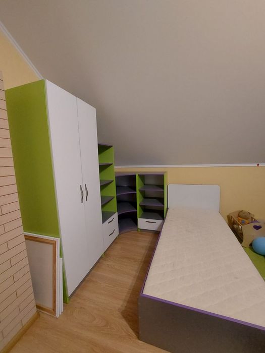 Меблі та ліжко з матрасом в дитячу кімнату б/у