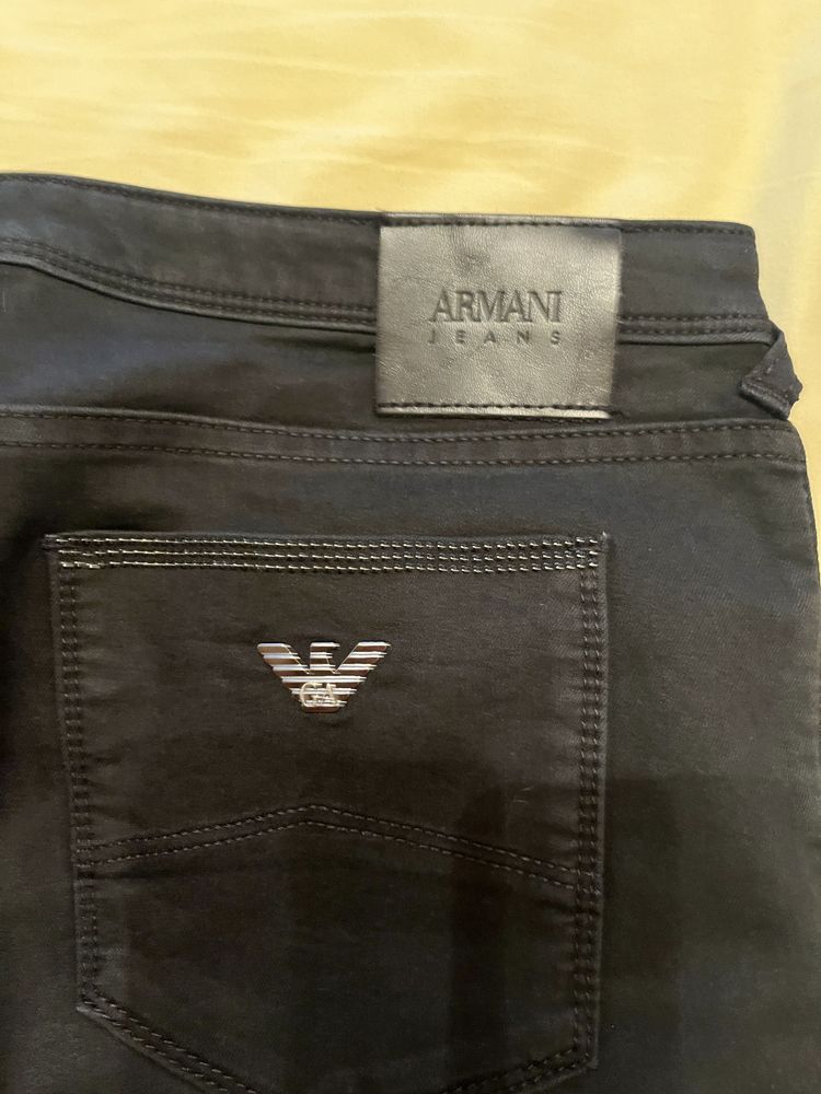 Jeans da marca Armani