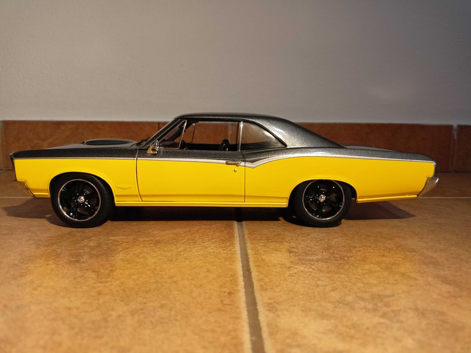 Pontiac GTO Restomod 1966 model w skali 1:18 ACME/otwierane elementy