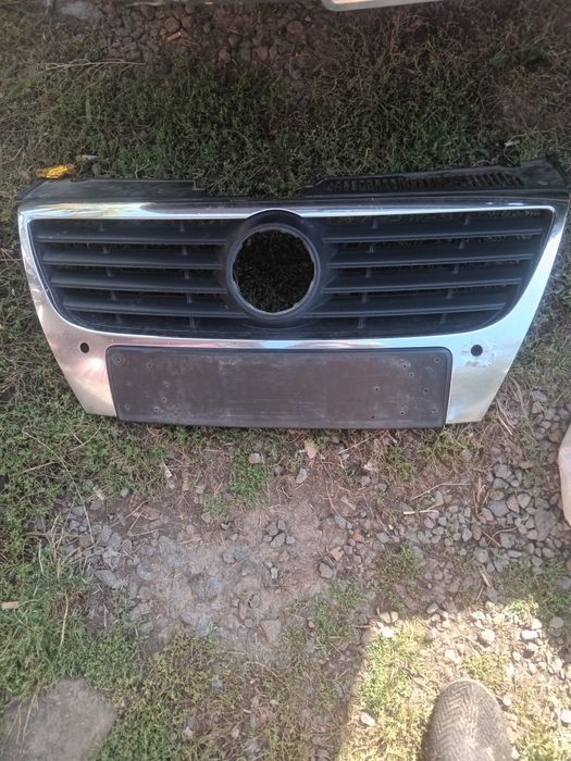Продам бу решітку пасат Б6.