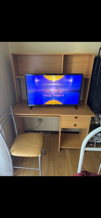 secretária com cadeira