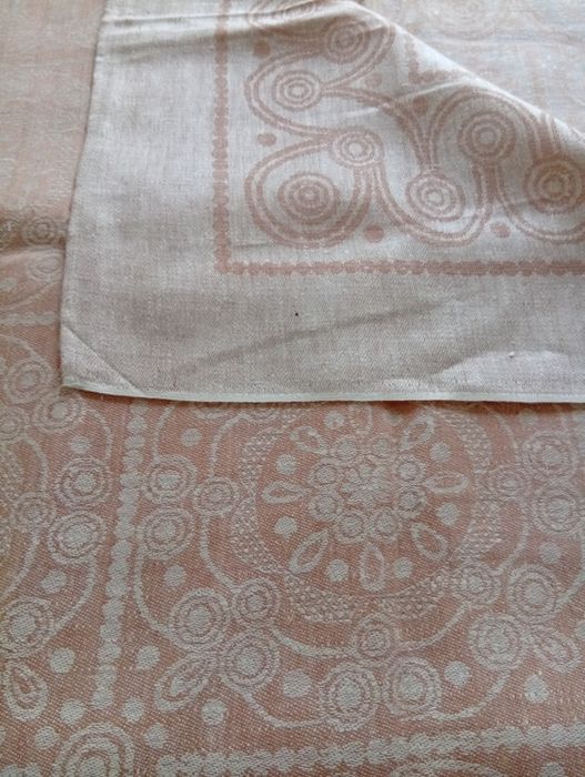 Продам скатертини радюжки нові