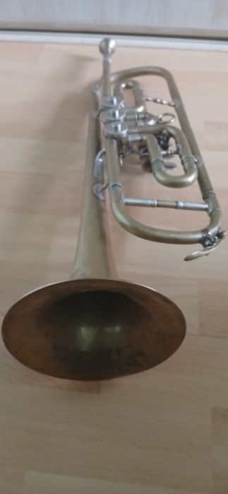 Stara mosiężna trąbka