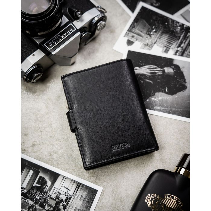 zestaw prezentowy: skórzany, pionowy portfel męski w czarnym kolorze