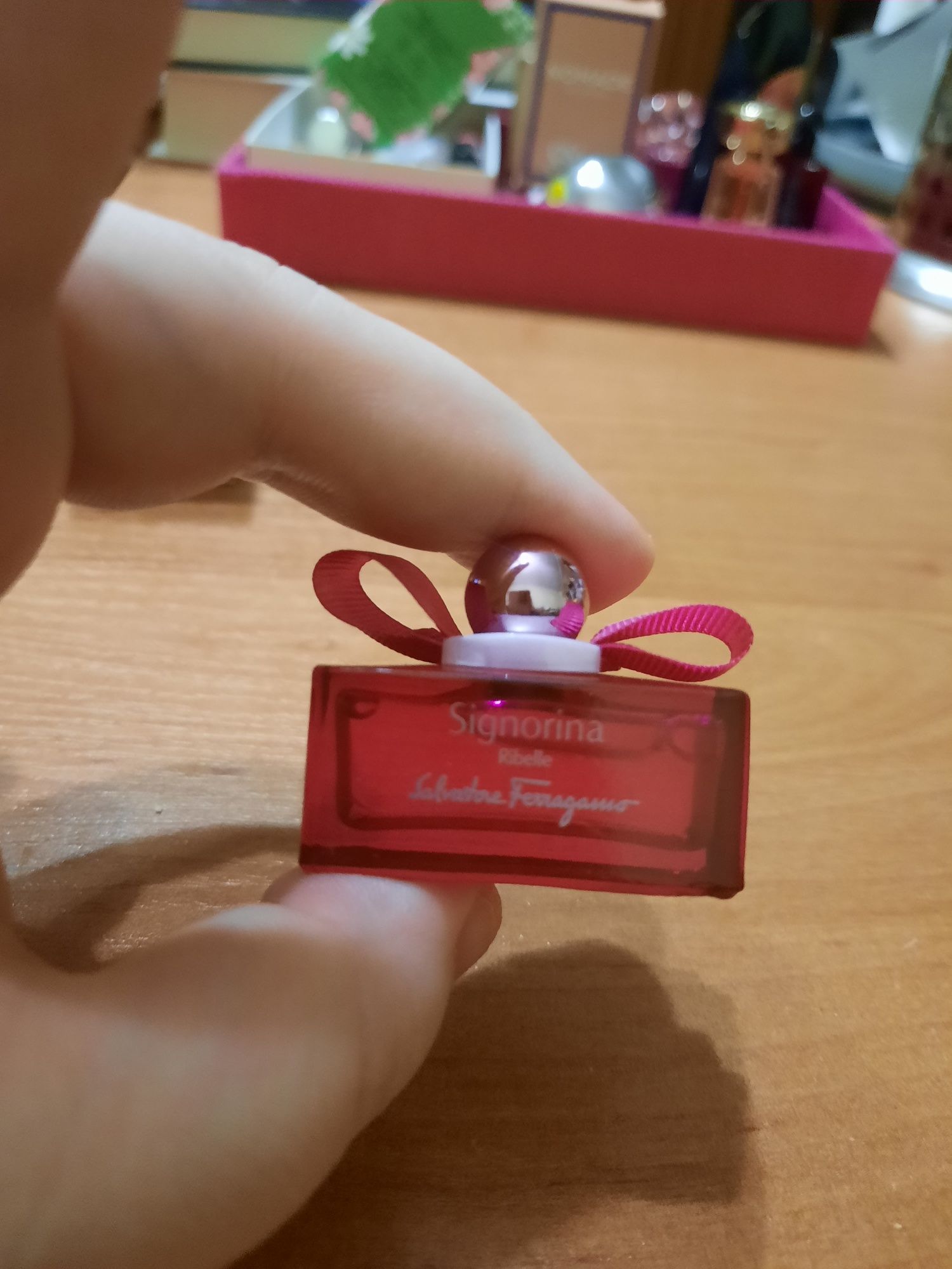 Signorina Ribelle Salvatore Ferragamo фірмова мініатюра