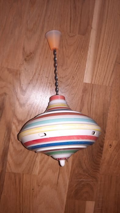 Bąk wirujący super zabawka ucząca praw fizyki