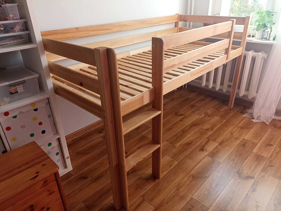 Łóżko antresola ze zjeżdżalnią