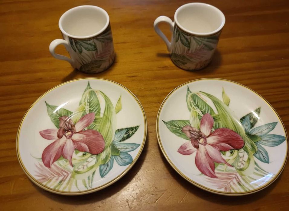 Conjunto 2 chávenas e pires de chá / café, motivo floral