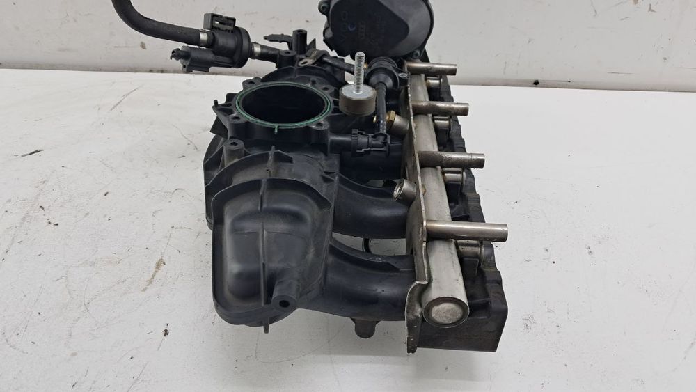 Коллектор Volkswagen Passat B6 2.0 FSI 2005-2010 06F133201P