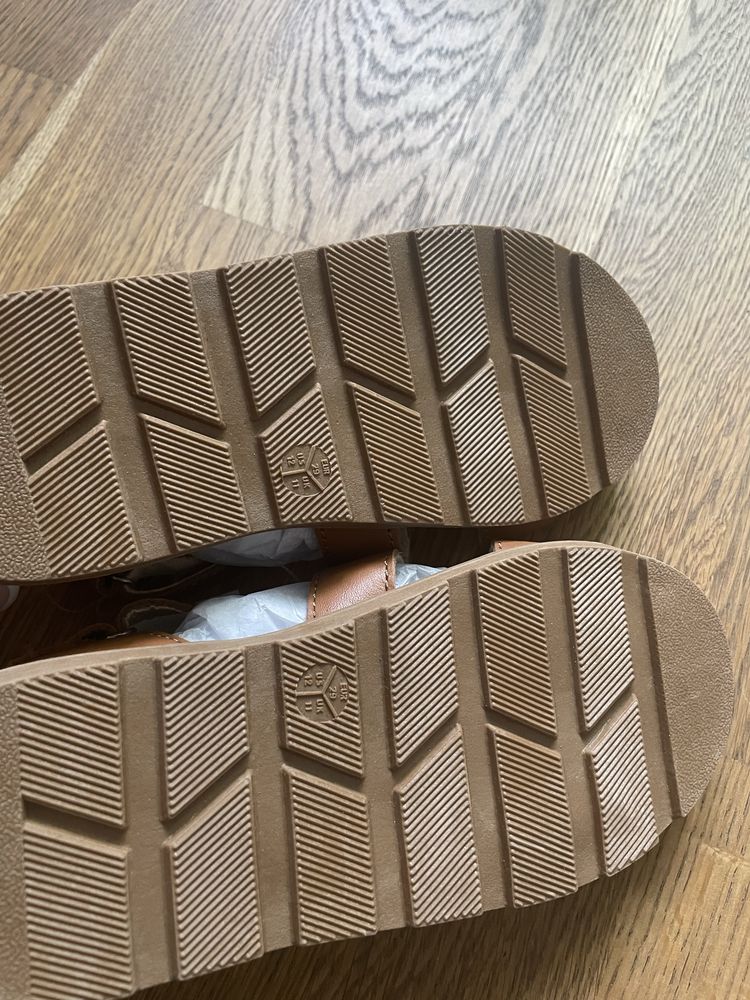 Buty - sandały dziecięce ze skóry 29 NOWE