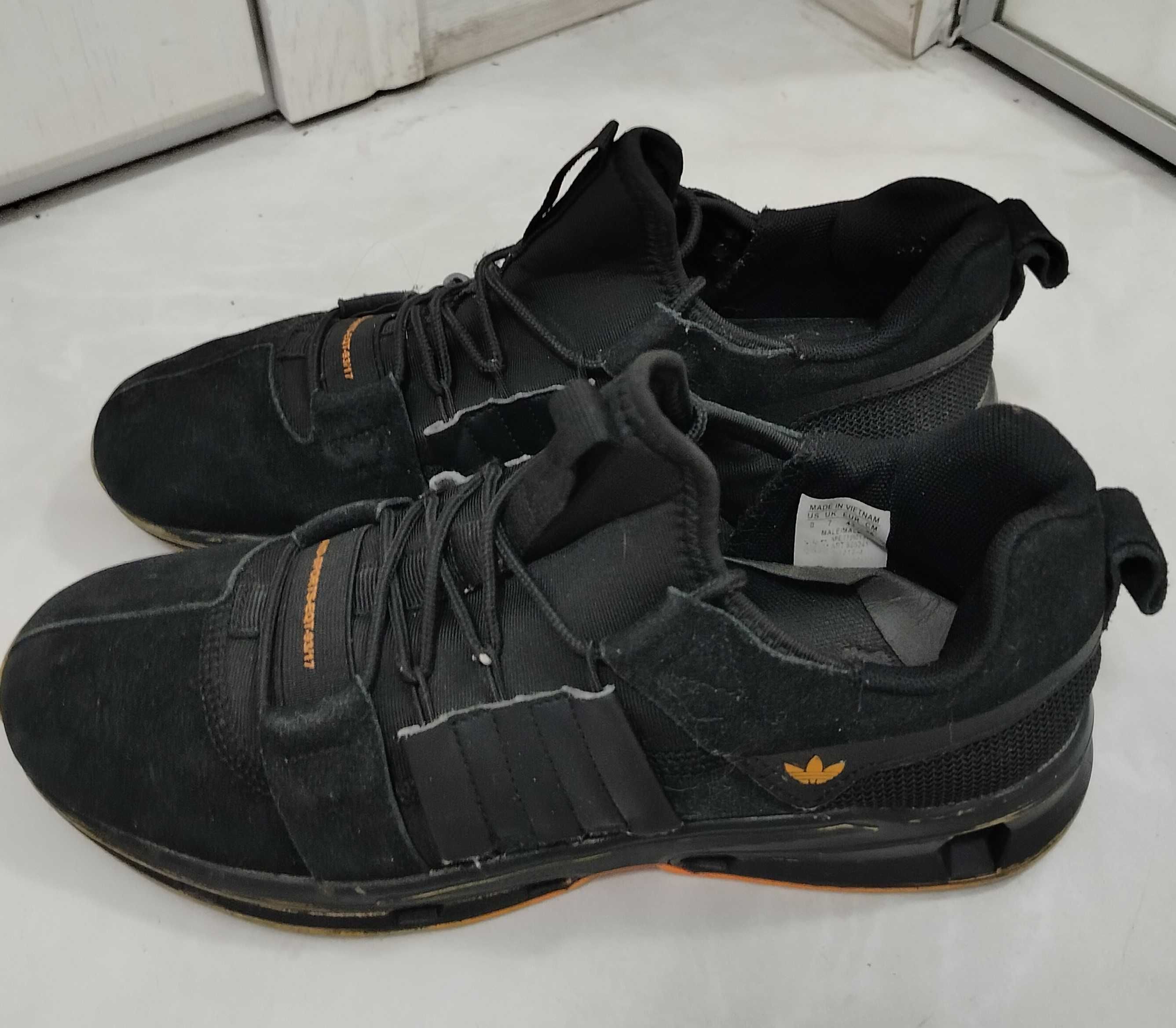 Кроссовки Adidas замшевые городские беговые 41 размер стелька 26
