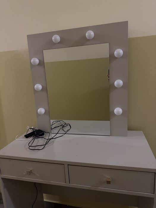 Toaletka szafka z lustrem światełka led