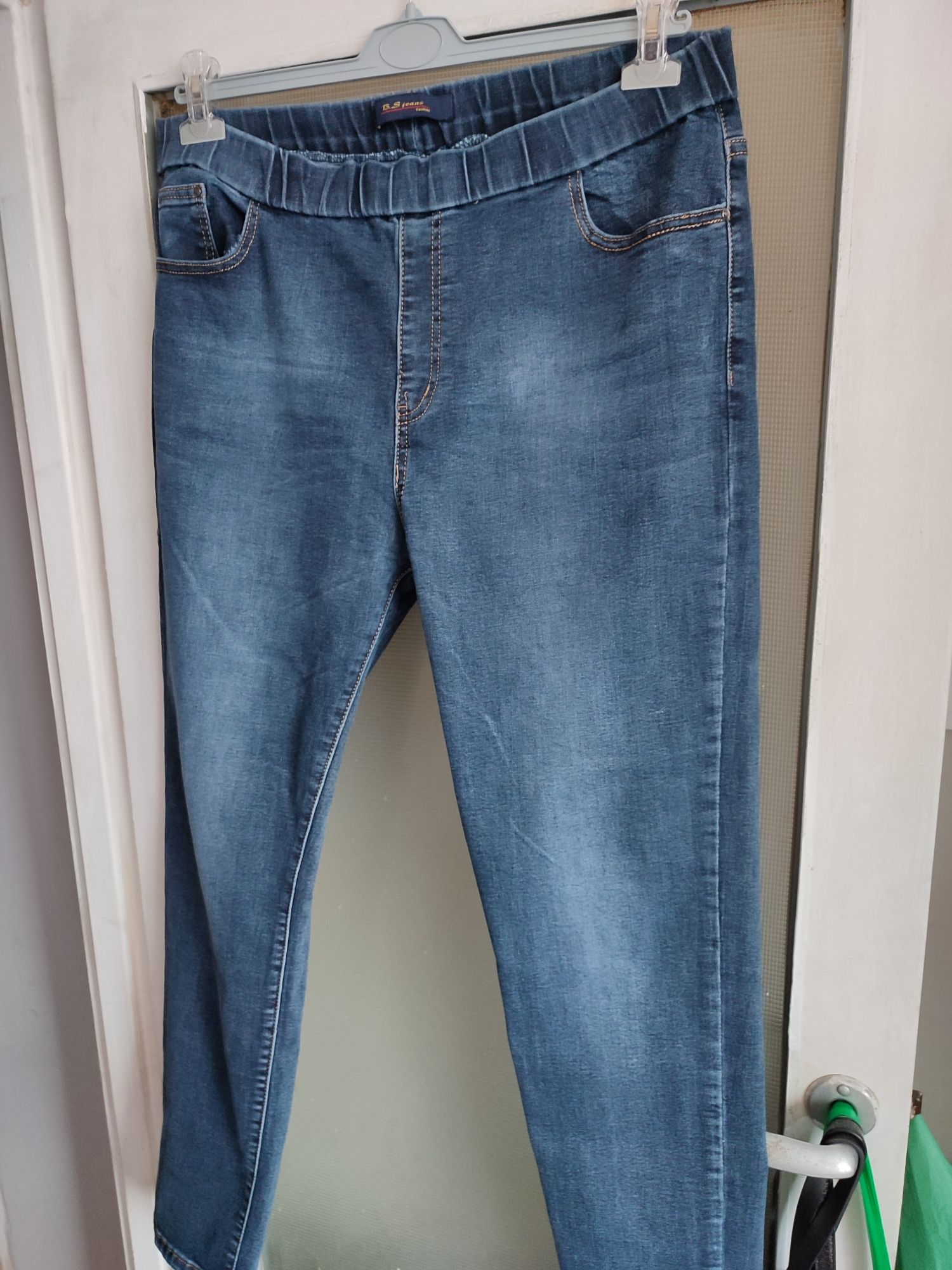 Elastyczne spodnie jeans 48 50