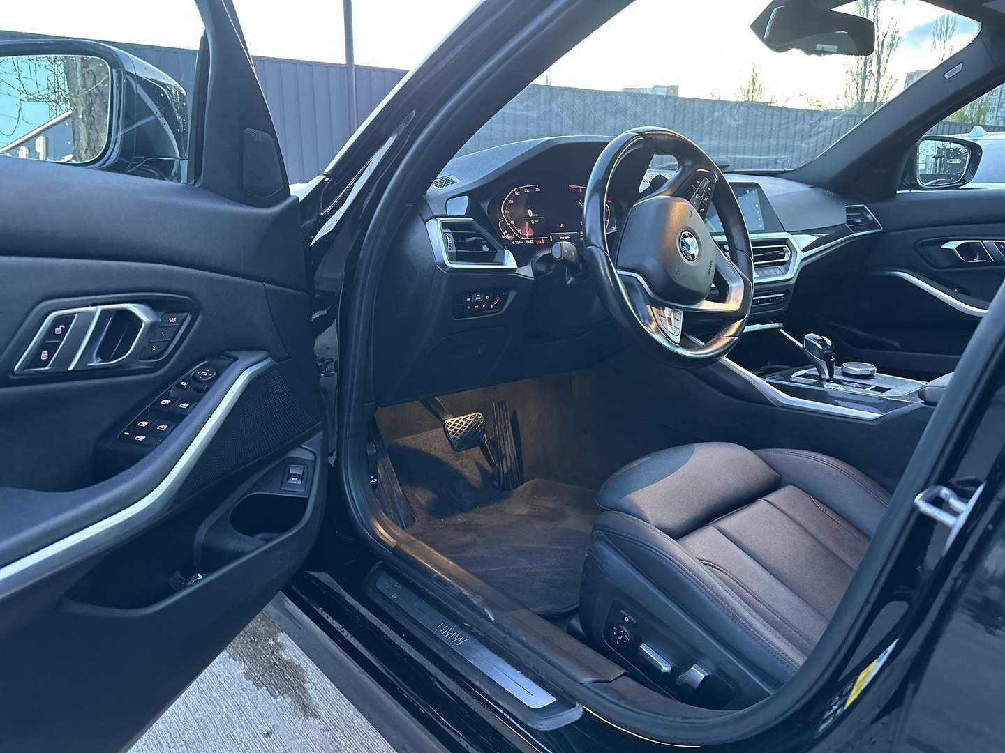 BMW 330i 2019 x-drive бмв седан повний привід