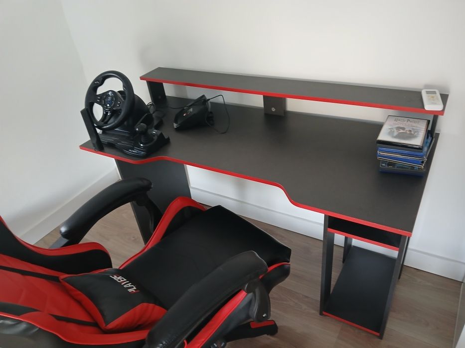 Secretária Gaming Preta/Vermelha – Moderna e Espaçosa