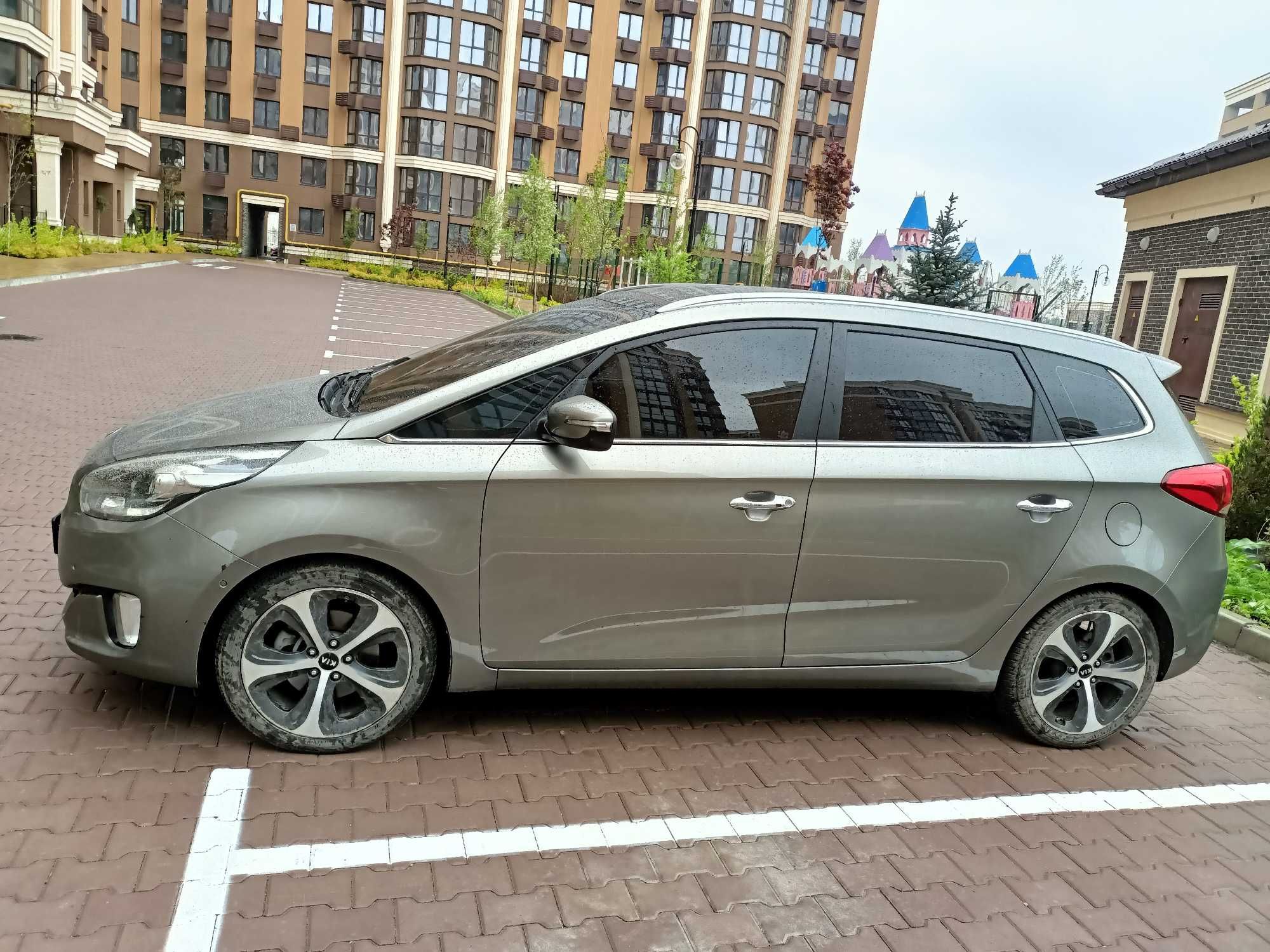 Kia Carens 2014 року