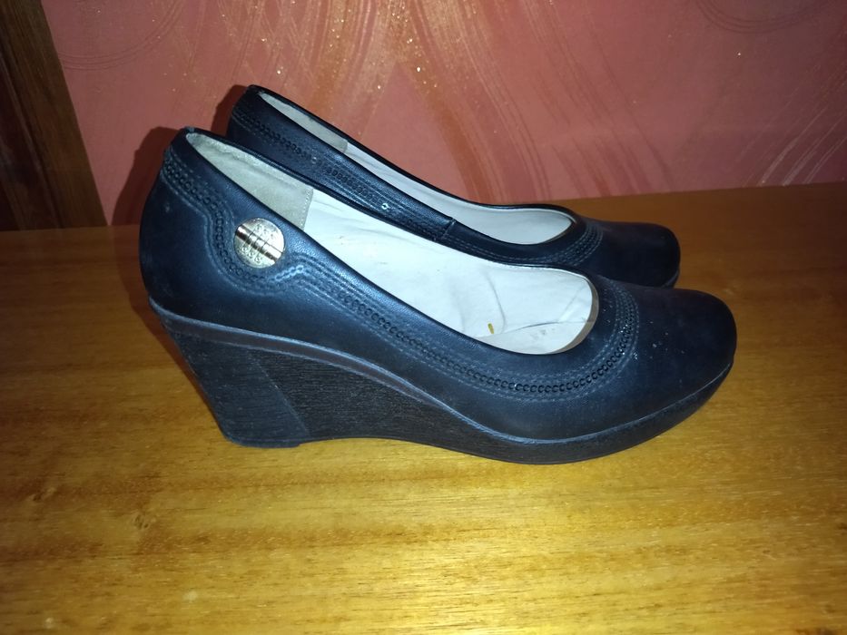 Туфлі. Підошва танкетка.