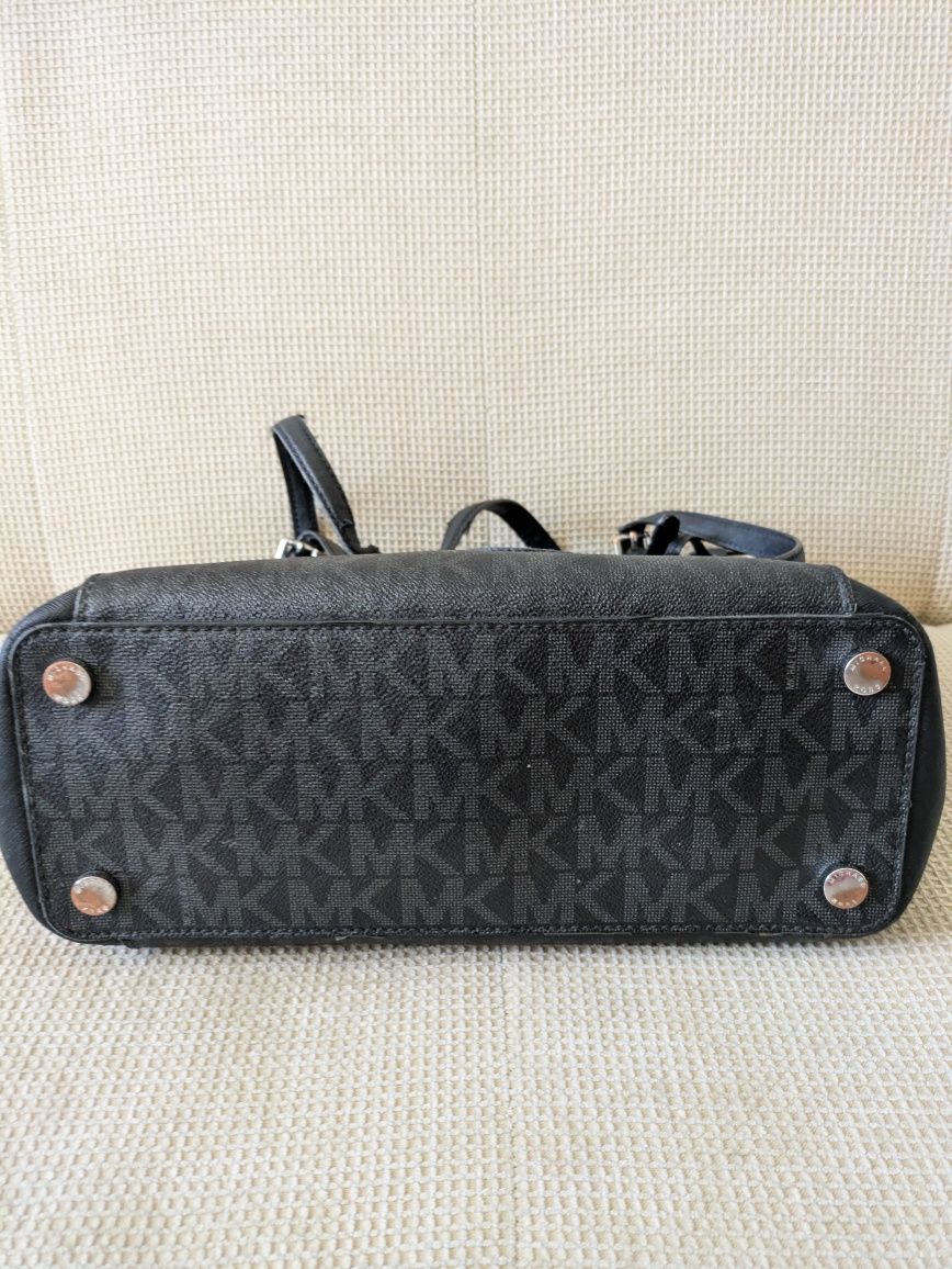 Torebka chopper Michael Kors z usztywnianym dnem