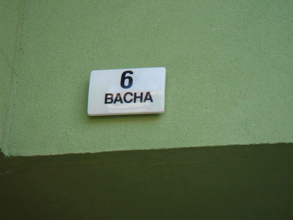 Miejsce postojowe pod budynkiem Tychy, ul. Bacha 6