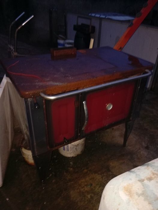 Vendo este fogão a lenha muito bonito bom estado a trabalhar muito bem