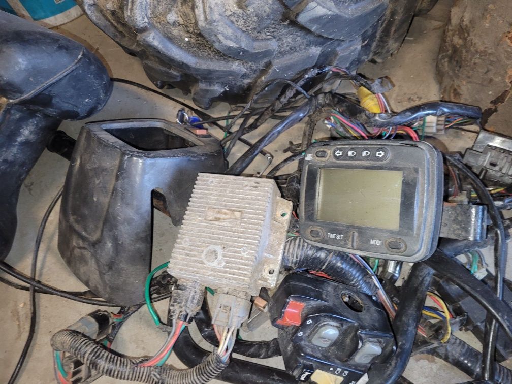 Cześć odes 400 4x4  silnik i inne cylinder tlok