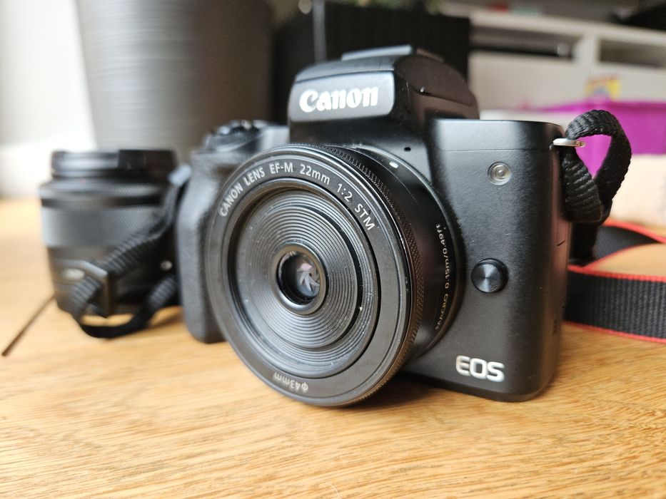 Canon EOS M50 + 15-45mm + 22mm f2 + 3 baterie stan BDB aparat