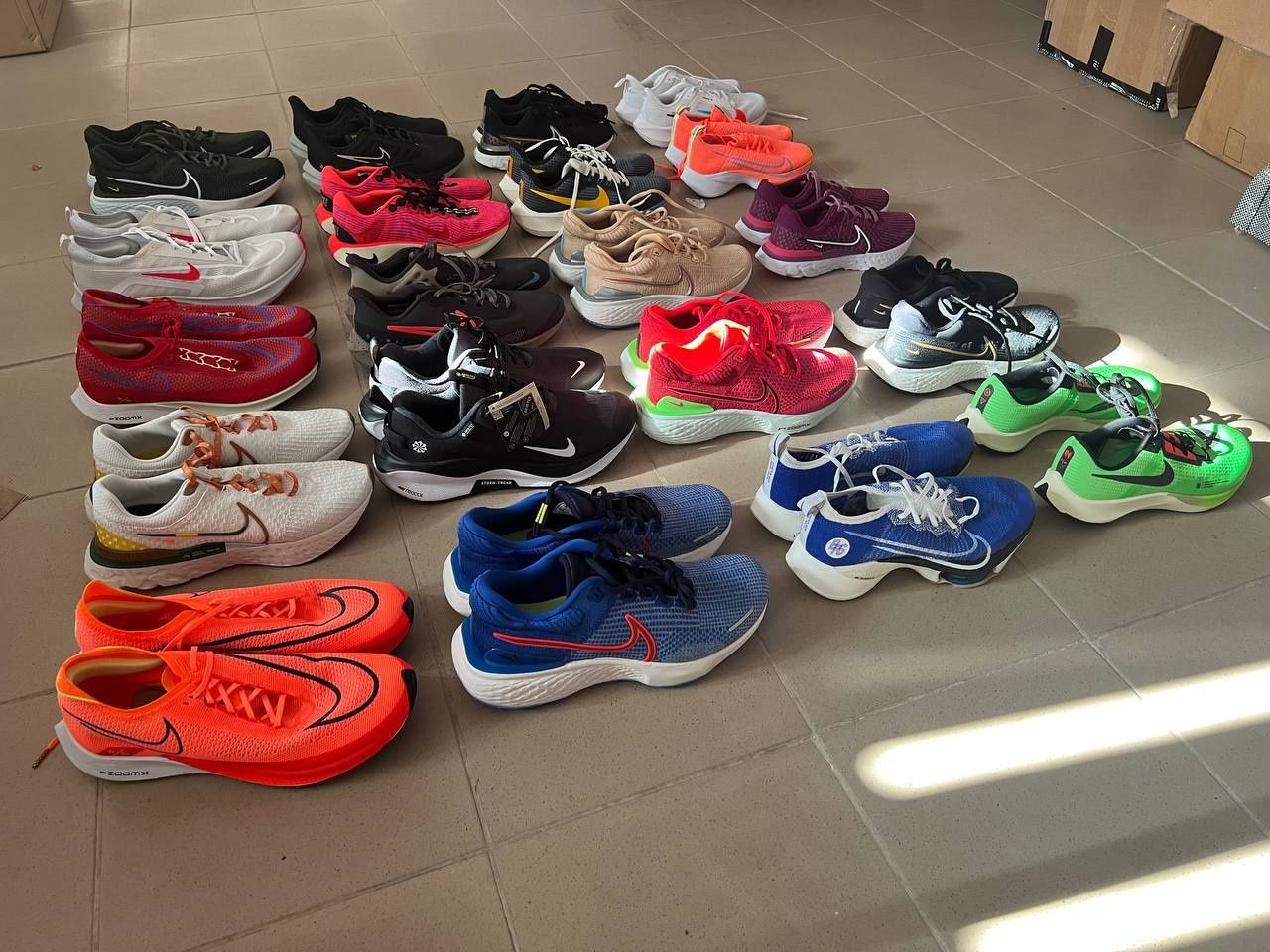Кросівки Nike Оптом Аутлет Сток із Європи