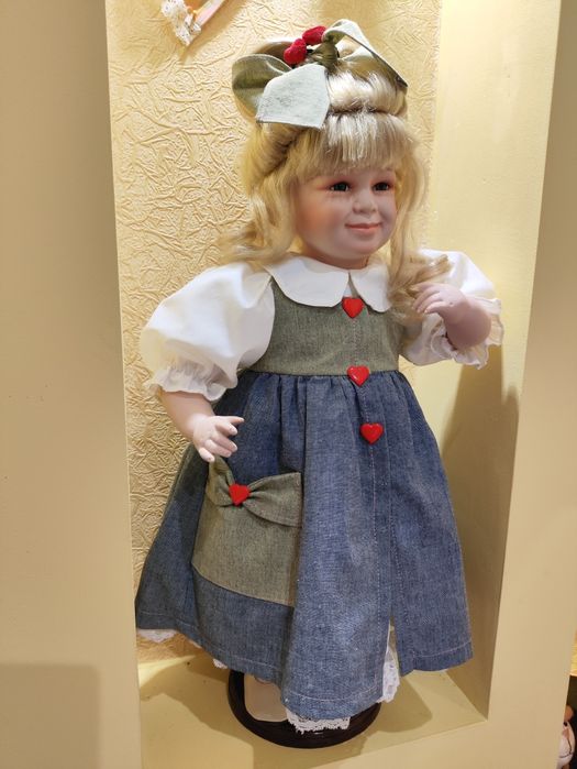 Кукла фарфоровая Seymour Mann Connoisseur doll collection; Ellie May