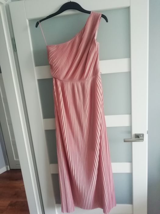Sukienka na jedno ramię Mohito