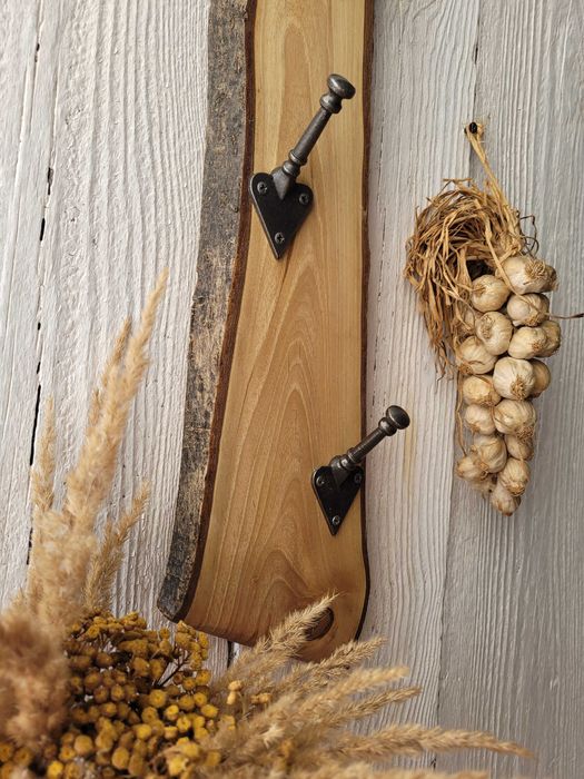 Wieszak ścienny drewniany haczyki kute Orzech włoski