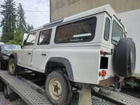 Land Rover Defender 9-osobowy / 2005 rok / 2.5 diesel / Francja / uszkodzony