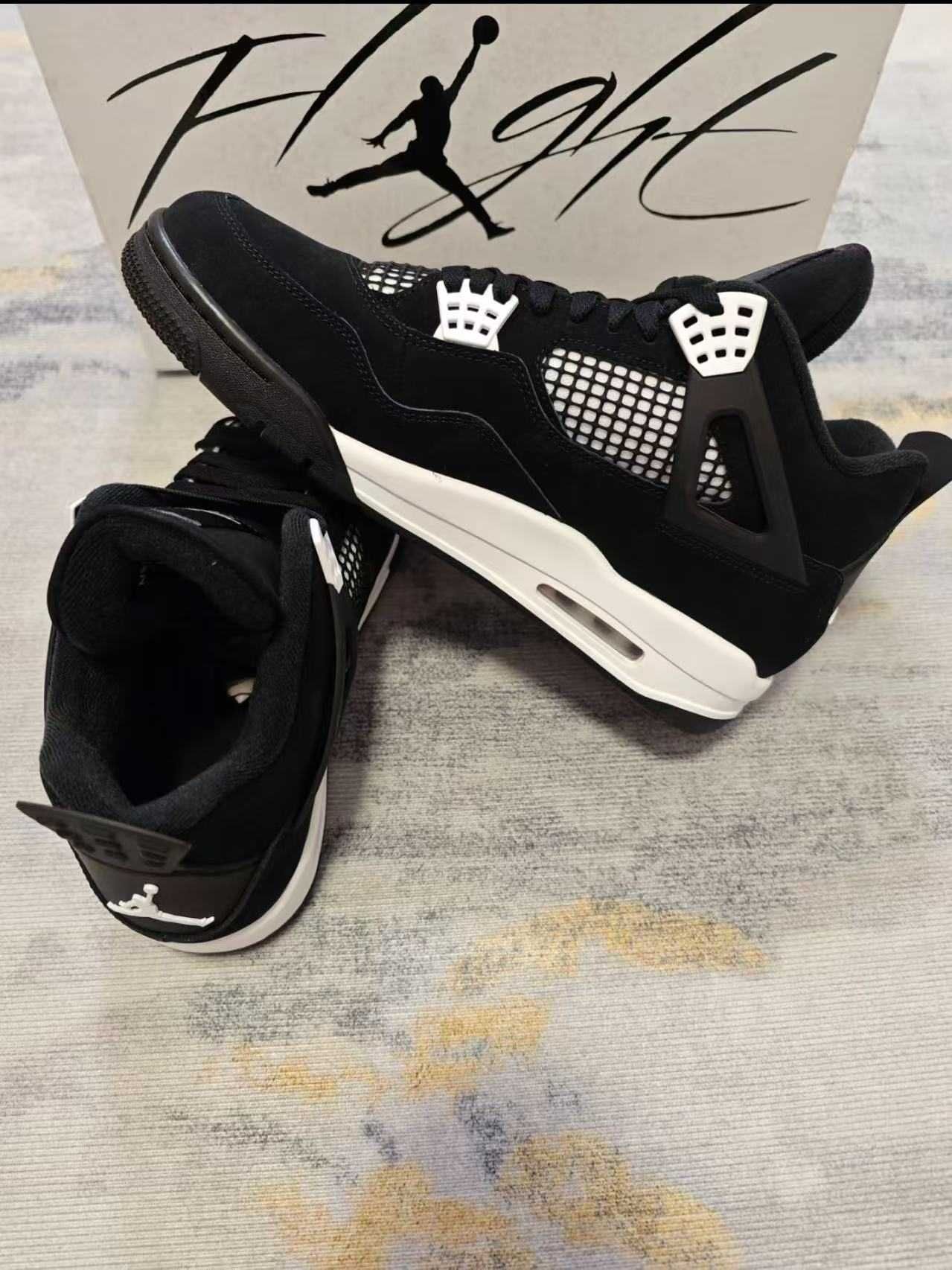 Buty JordanAirJordan4Retro White Thunder sportowe rozmiar. 45