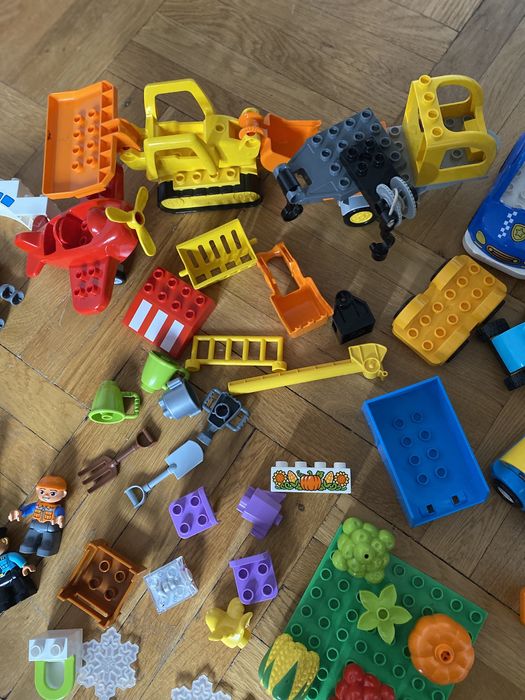 Duplo, ponad 260 klockow, zwierzęta, koparka, samolot, policja, elza