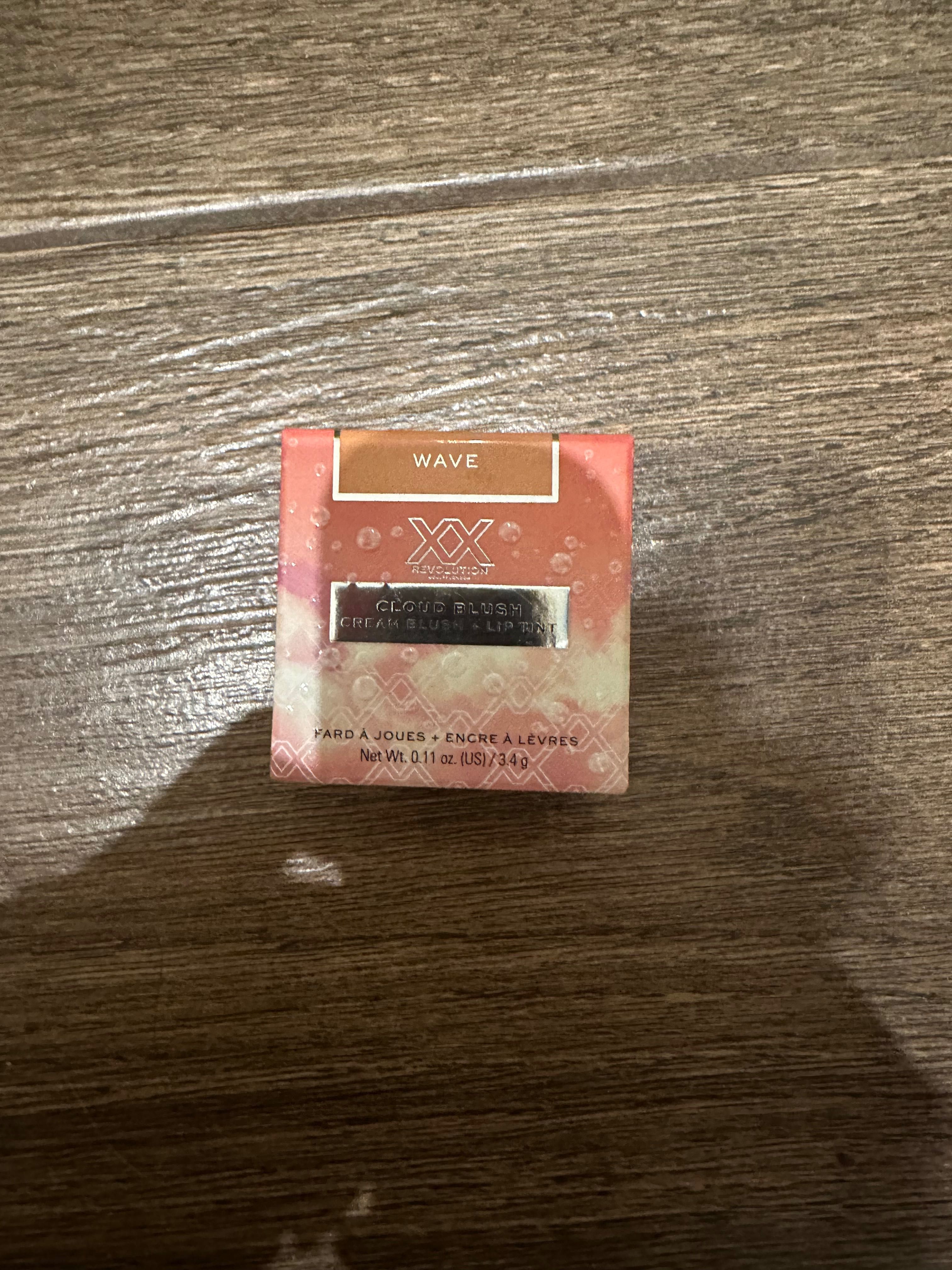 Róż w kremie make up revolution makijaż do ust usta