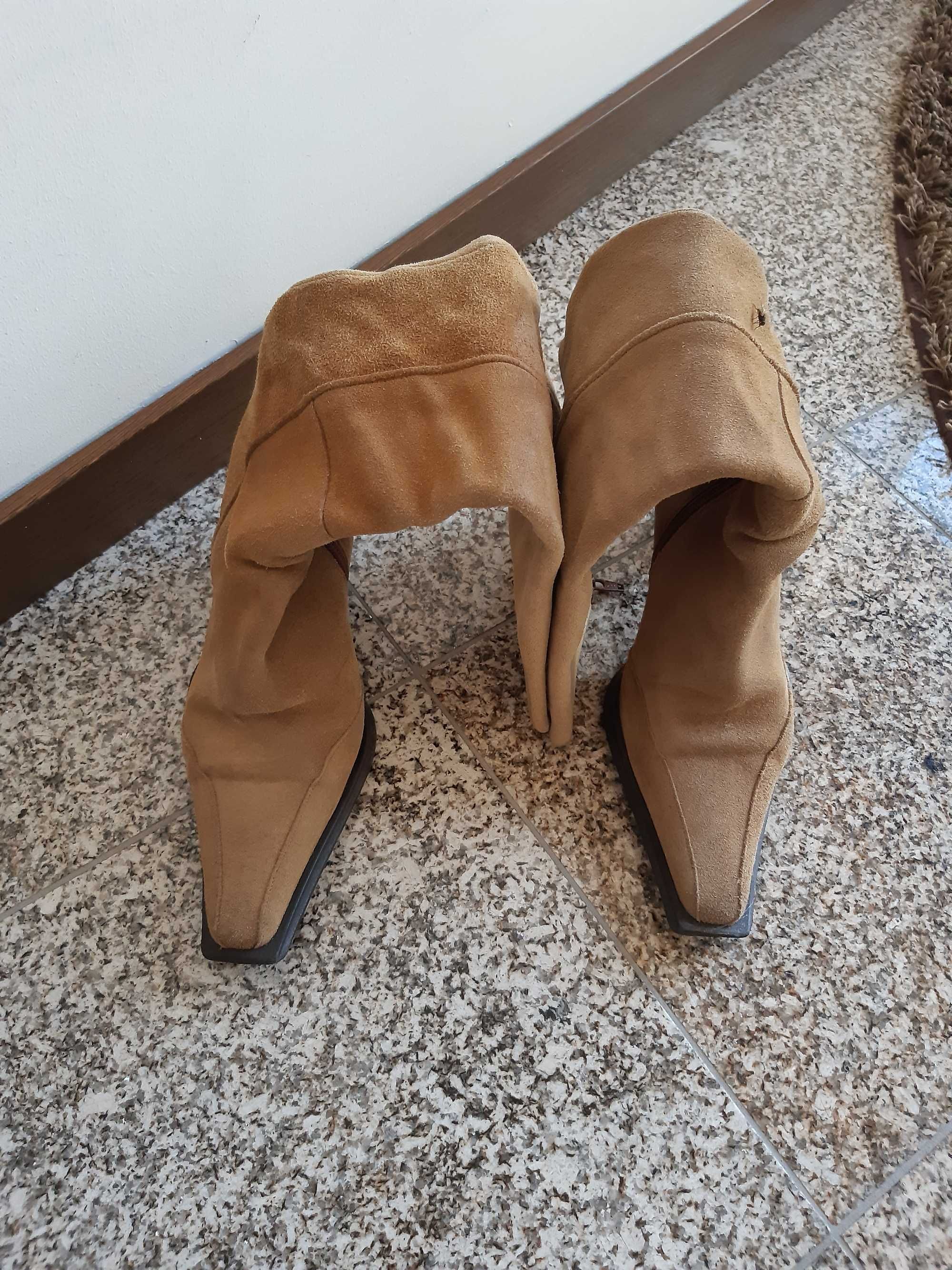 Botas de Senhora, em Cabedal, Cor Camel, Tamanho 38