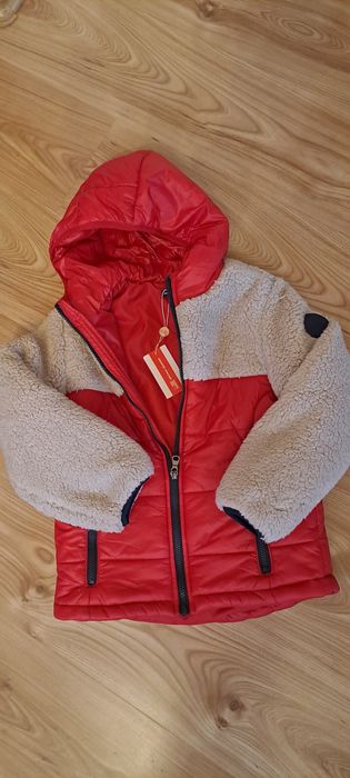 Kurtka czerwona 128