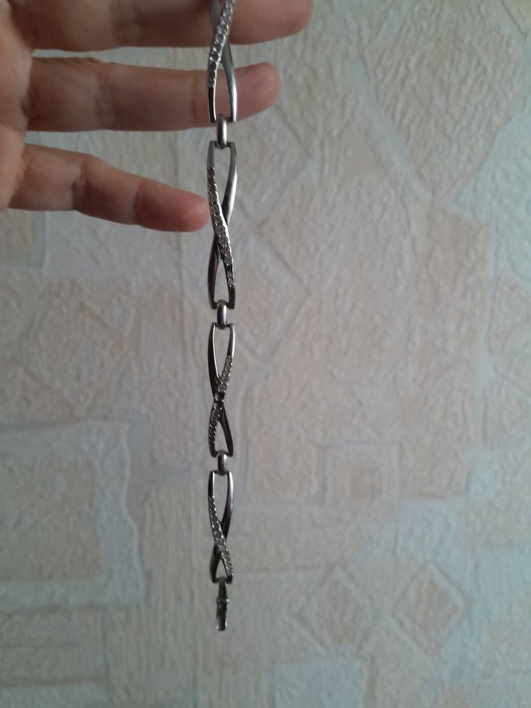 swarovski браслет на тонкую руку