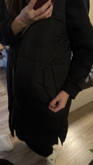 Жилетка жіноча подовжена нижче коліна з капюшоном чорна