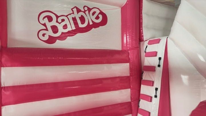 Nowy Zamek Dmuchany BARBIE ze Zjeżdżalnią – HIT 2025