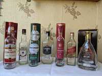 Пустые бутылки из-под алкогольных напитков разные