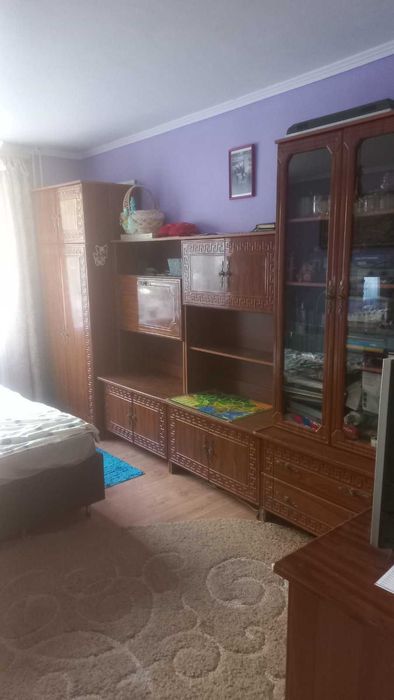 Меблі стінка дивани ліжко крісло табурет комод трюмо шафа