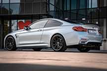 BMW M4 Competition, Spolier Carbon CS, Akrapovic, Lampy CS, Alcantara
